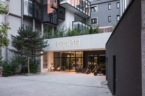Front of property - Hotel Goldenes Schiff (Bad Ischl)