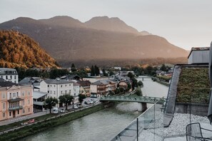 Allergitestet sengetøy, safe på rommet, skrivebord og blendingsgardiner