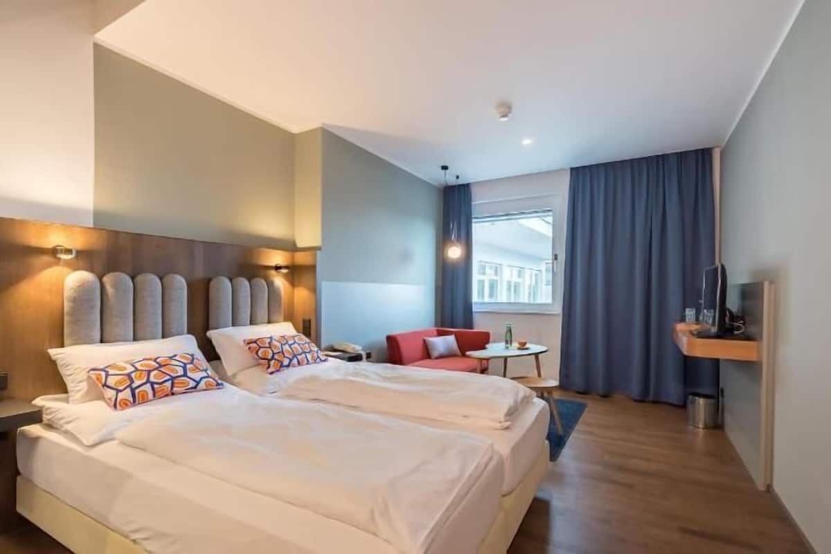 Premium bedding, in-room safe, desk, laptop workspace