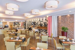 Daily buffet breakfast for a fee