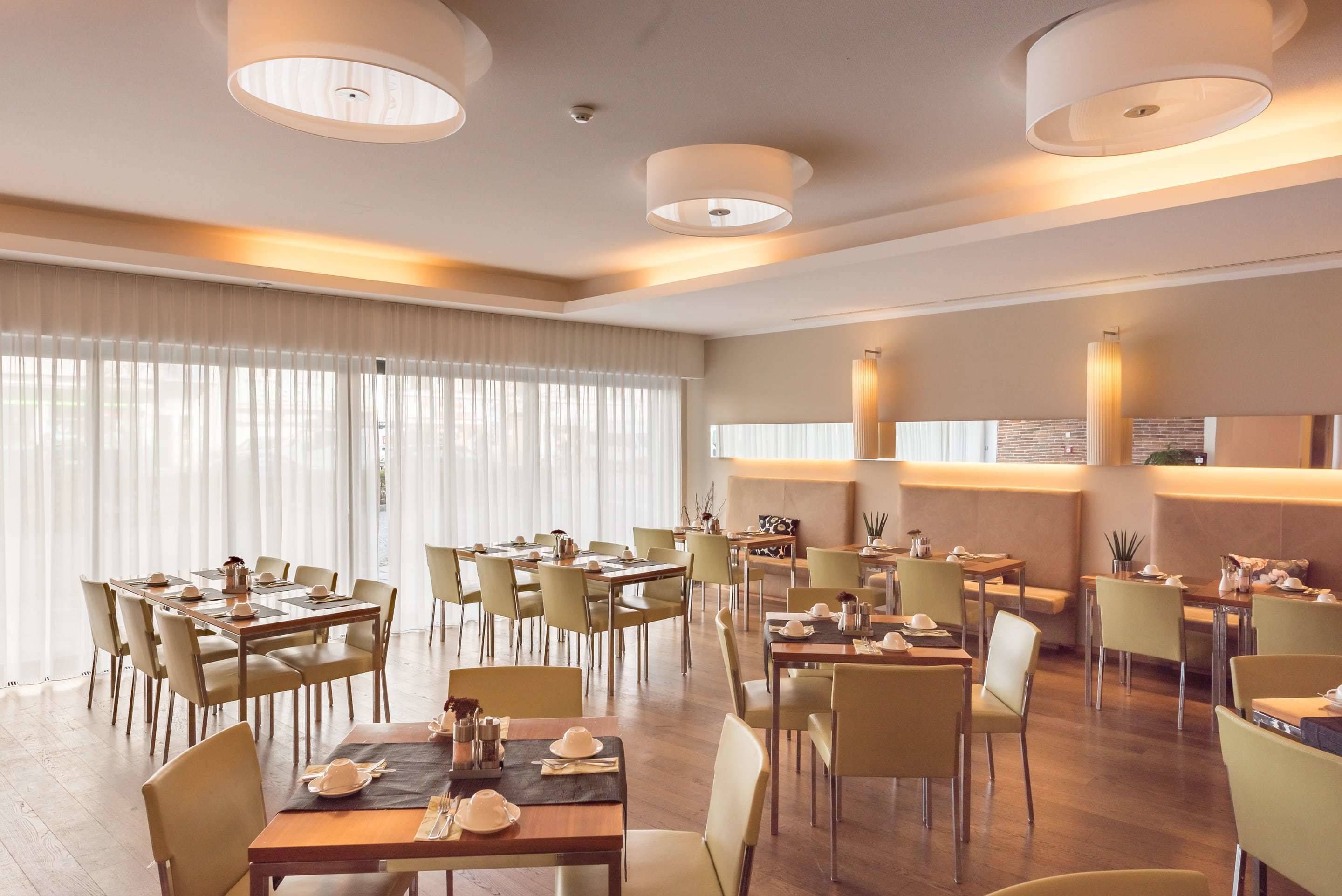 daily buffet breakfast for a fee