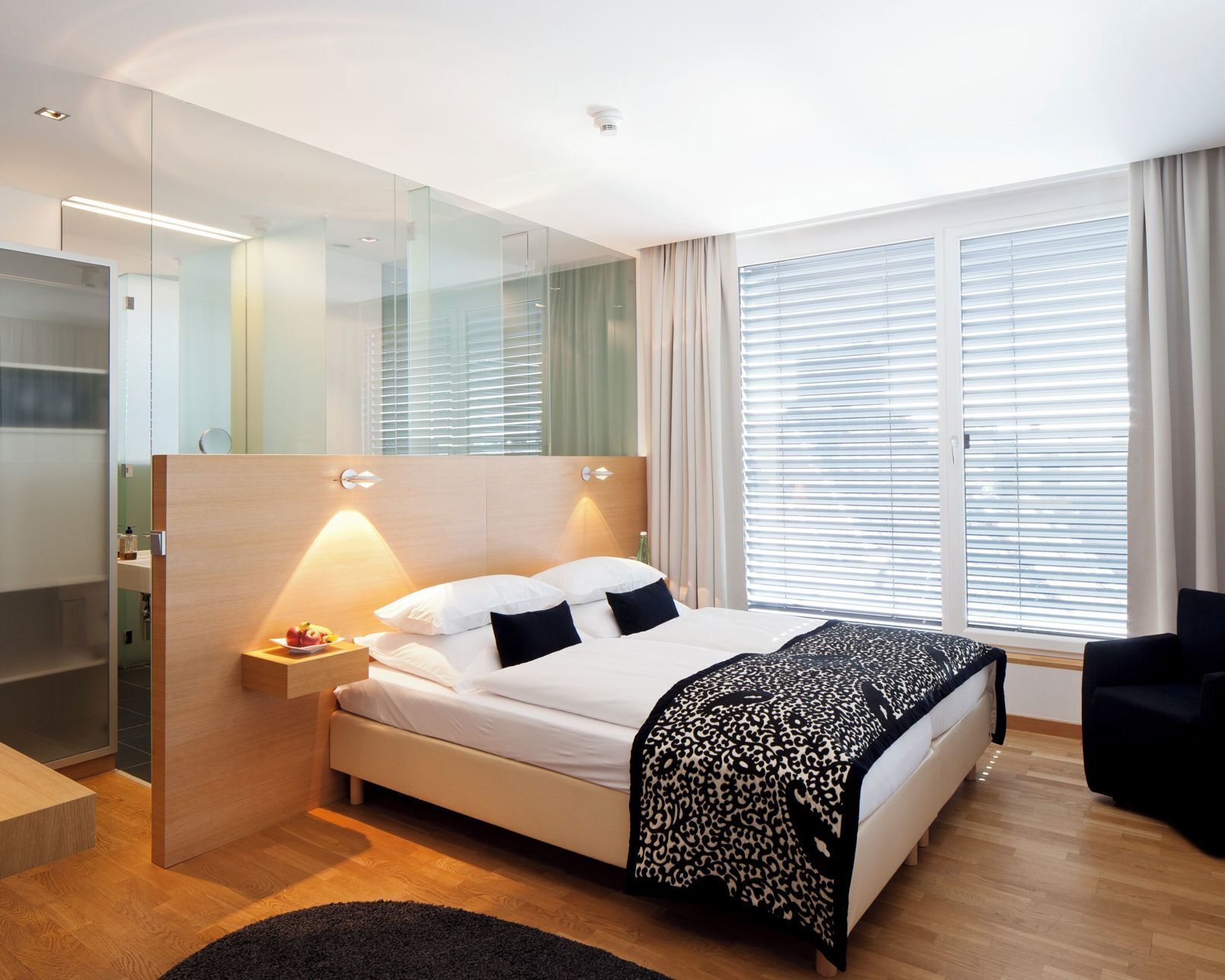 Premium bedding, in-room safe, desk, laptop workspace