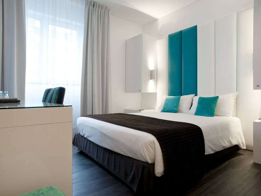 In-room safe, desk, iron/ironing board, free WiFi