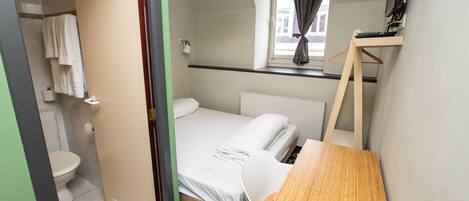 Double Room Ensuite | デスク、遮光カーテン、WiFi (無料)、ベッドシーツ