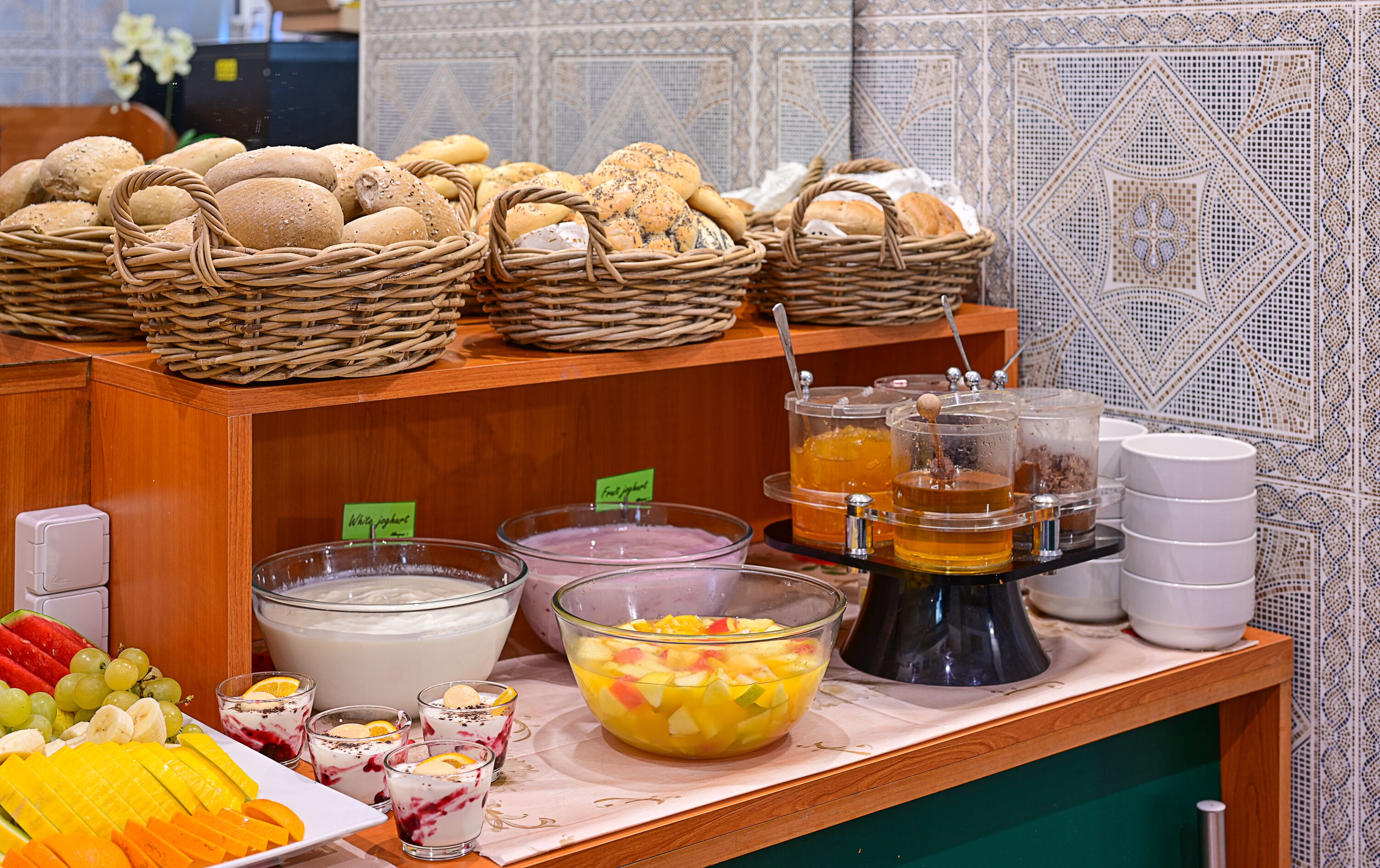 Free daily buffet breakfast 