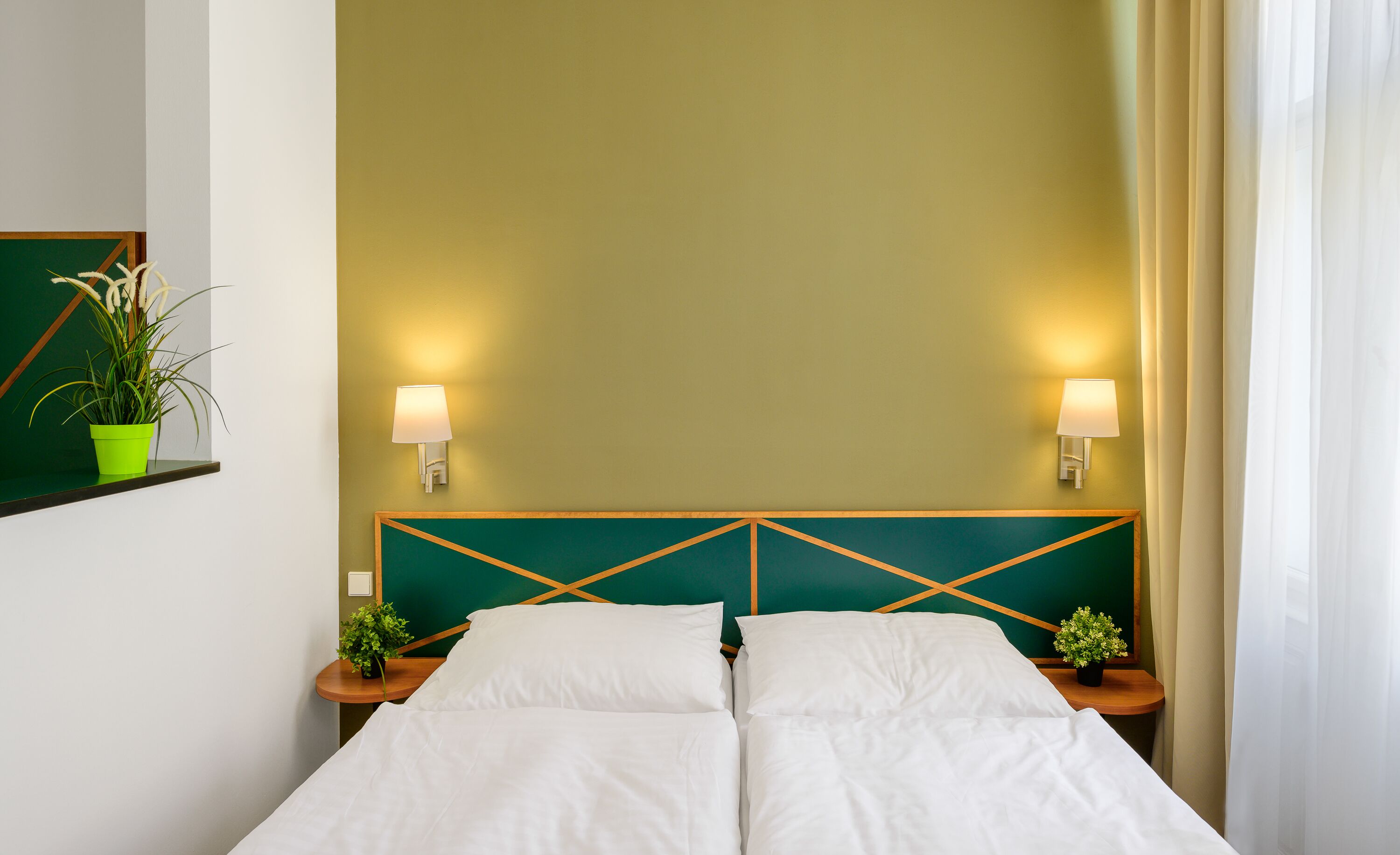 studio | in-room safe, desk, blackout curtains, iron/ironing board