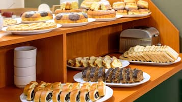 Free daily buffet breakfast