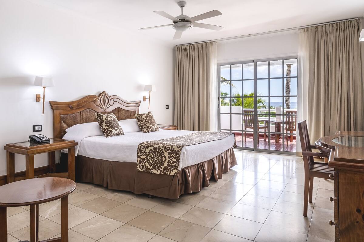 Deluxe Ocean View | Minibar, Zimmersafe, Schreibtisch, Verdunkelungsvorhänge