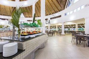 2 restaurants, breakfast, lunch, dinner served; international cuisine