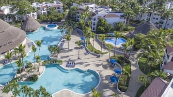 2 outdoor pools