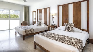 Superior Deluxe | Minibar, in-room safe, desk, blackout curtains