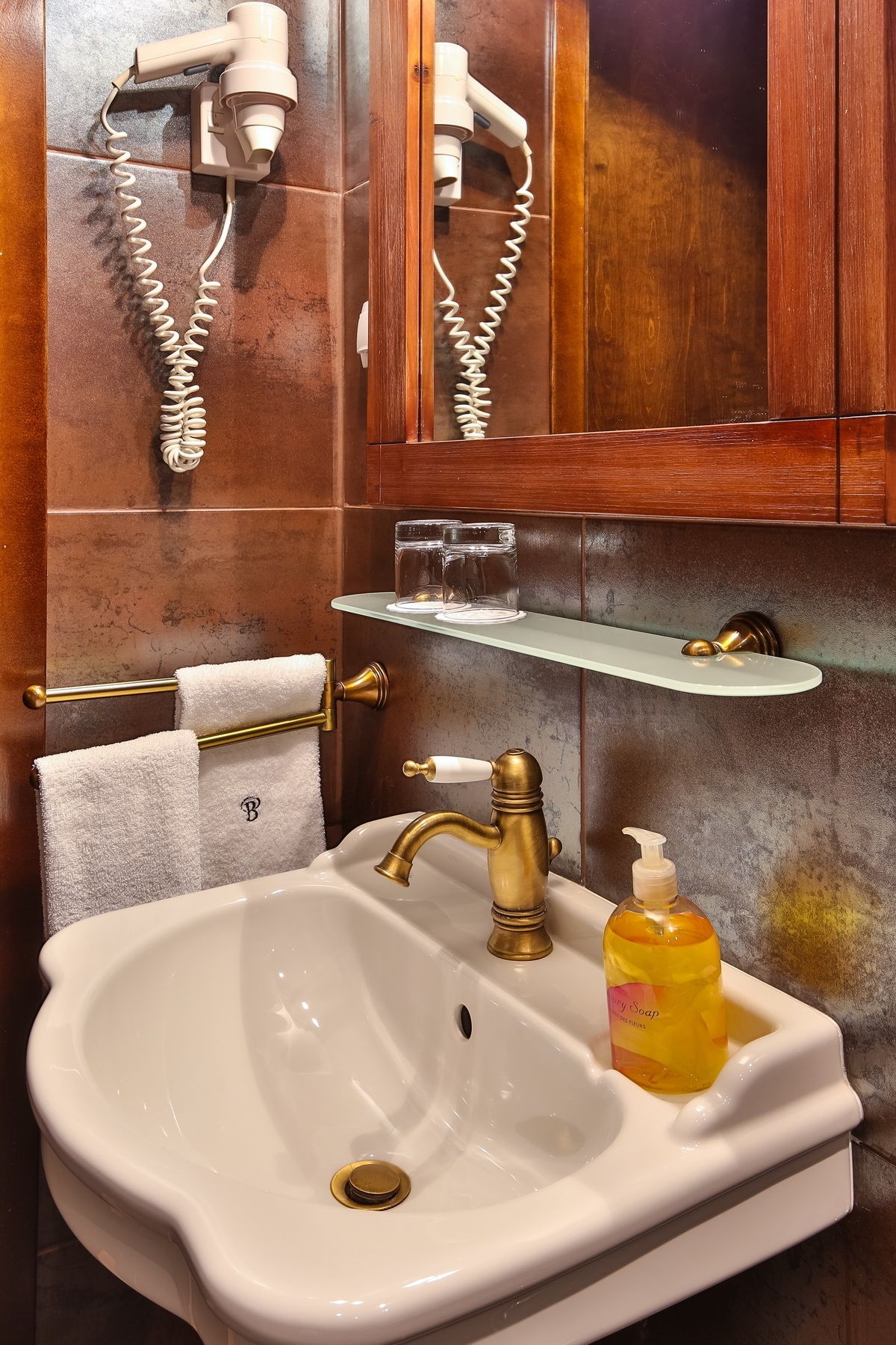 junior suite | bathroom sink