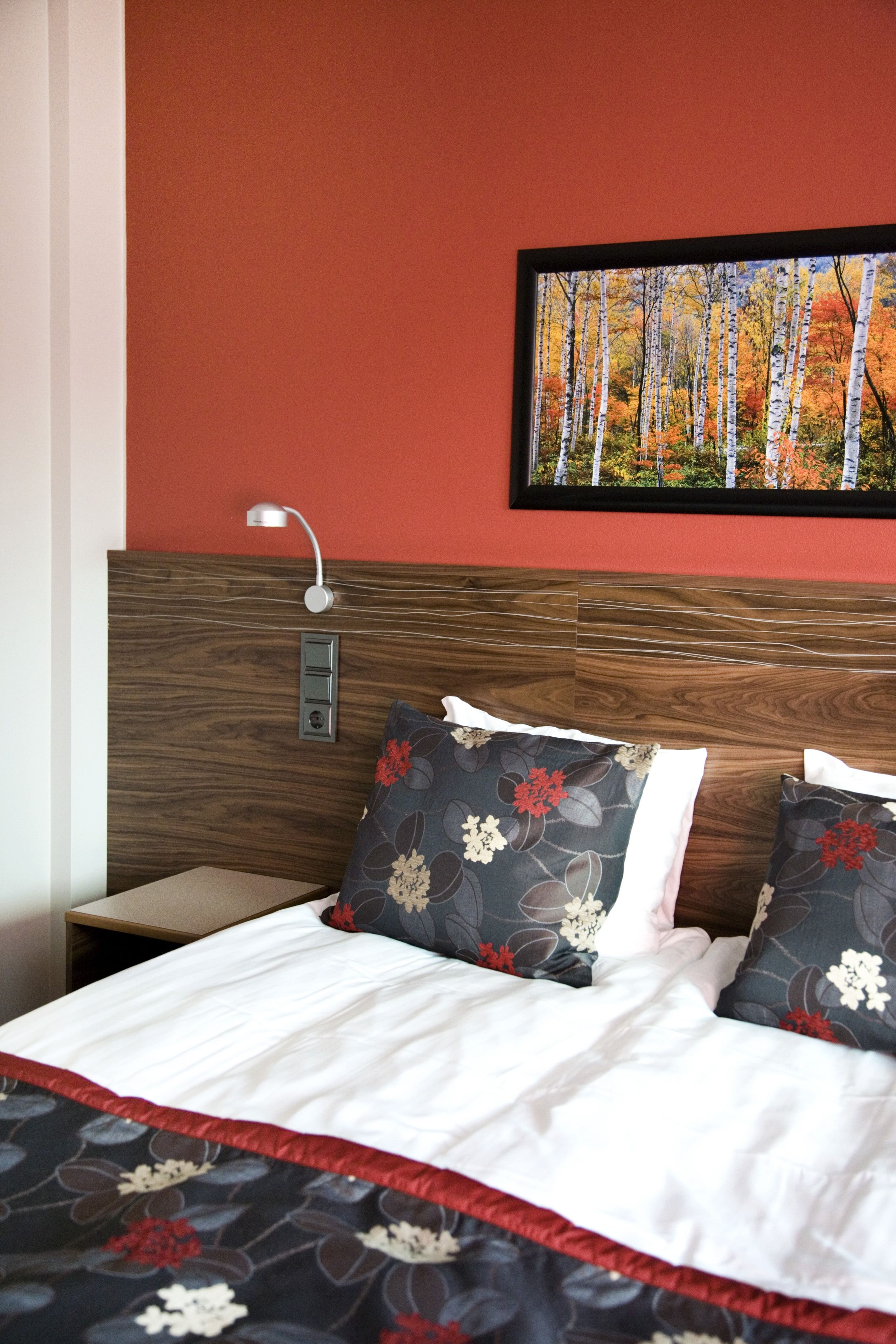 Standard Twin Room | Minibar, in-room safe, desk, iron/ironing board