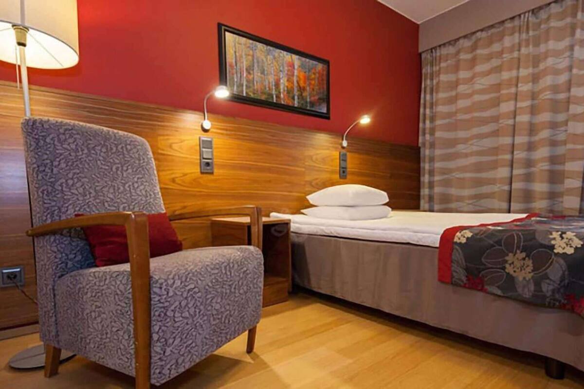 Minibar, in-room safe, desk, iron/ironing board
