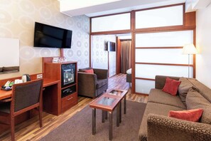 Superior-Zimmer, 1 King-Bett und Schlafsofa, Sauna | Minibar, Zimmersafe, Schreibtisch, Verdunkelungsvorhänge