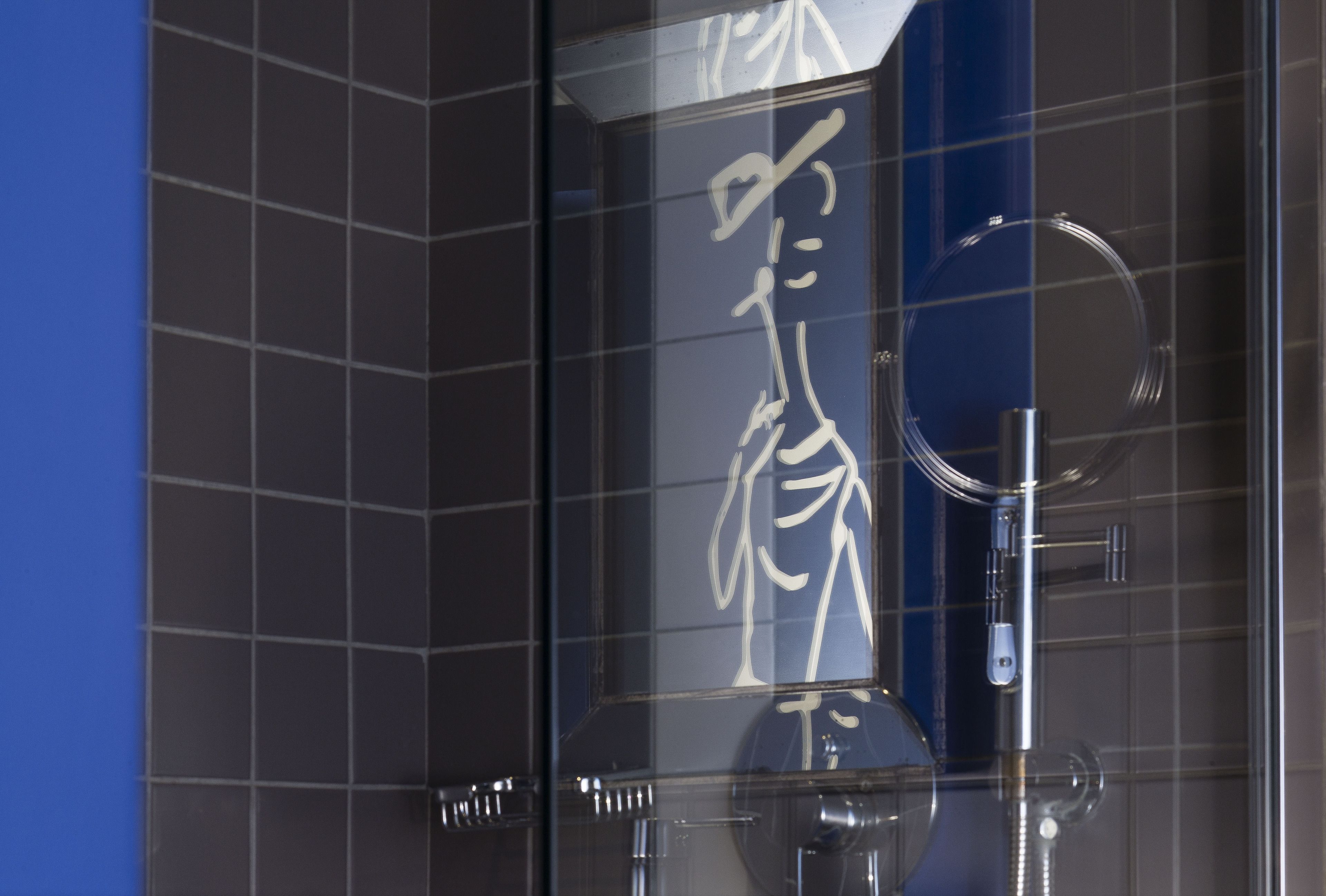 shower, rainfall showerhead, free toiletries, hair dryer