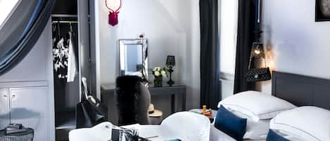 Deluxe (Deluxe Double or Twin Room) | Luxe beddengoed, een kluis op de kamer, een bureau, geluiddichte muren