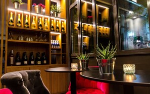 Bar (in der Unterkunft)