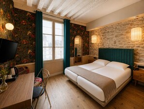Superior Room | Premium bedding, in-room safe, blackout curtains, soundproofing - Hotel De Notre Dame Maître Albert (Paris)