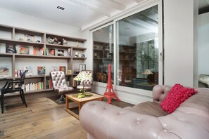 Área de estar no saguão