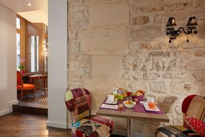 Daily buffet breakfast for a fee - Hotel De Notre Dame Maître Albert (Paris)