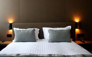 Premium bedding, in-room safe, blackout drapes, soundproofing