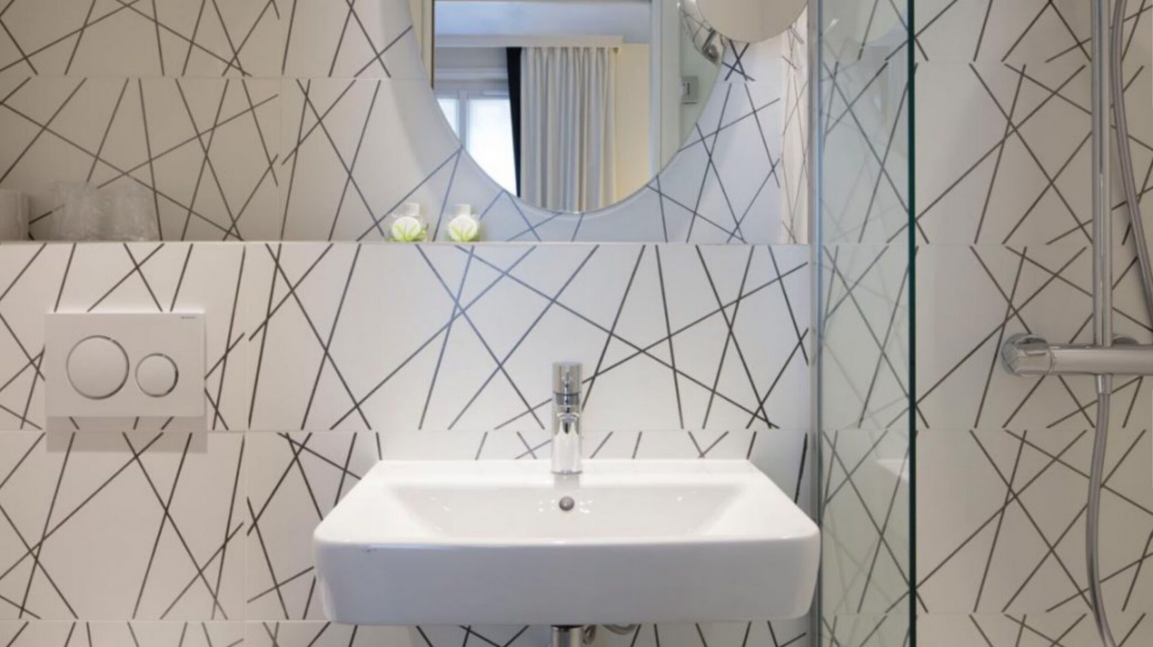 deluxe double room | bathroom | hair dryer, towels, soap, shampoo