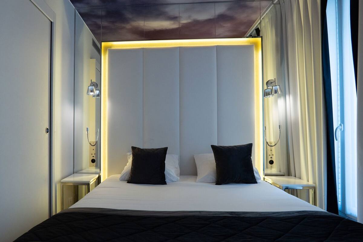 In-room safe, desk, soundproofing, iron/ironing board