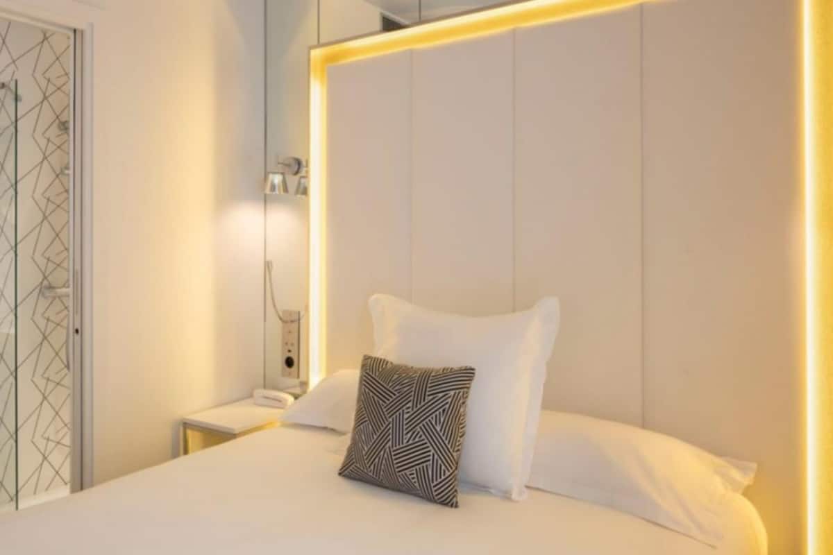 In-room safe, desk, soundproofing, iron/ironing board