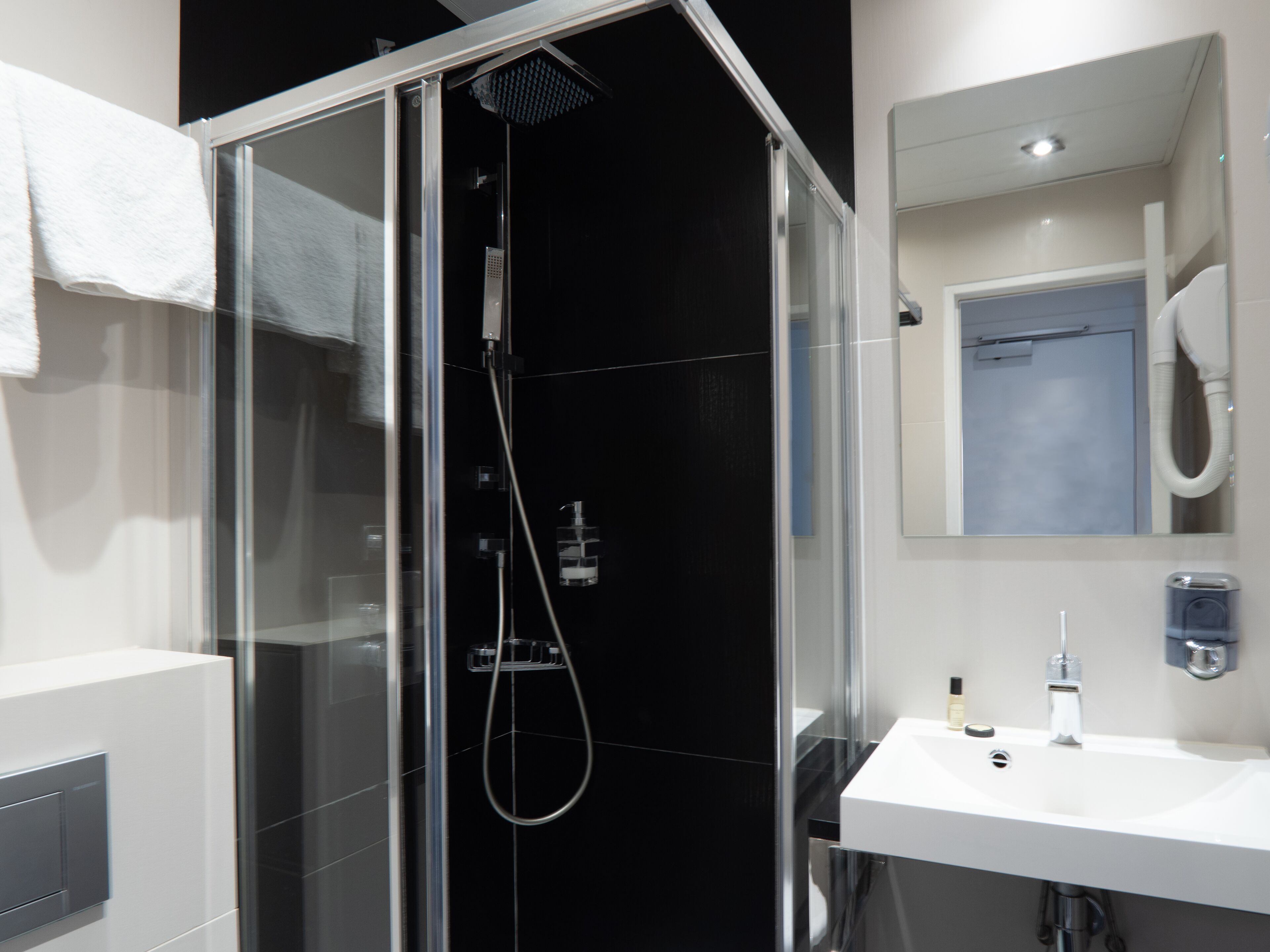 business single room | bathroom | hair dryer, towels, soap, shampoo