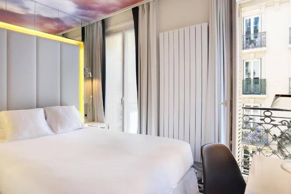 In-room safe, desk, soundproofing, iron/ironing board