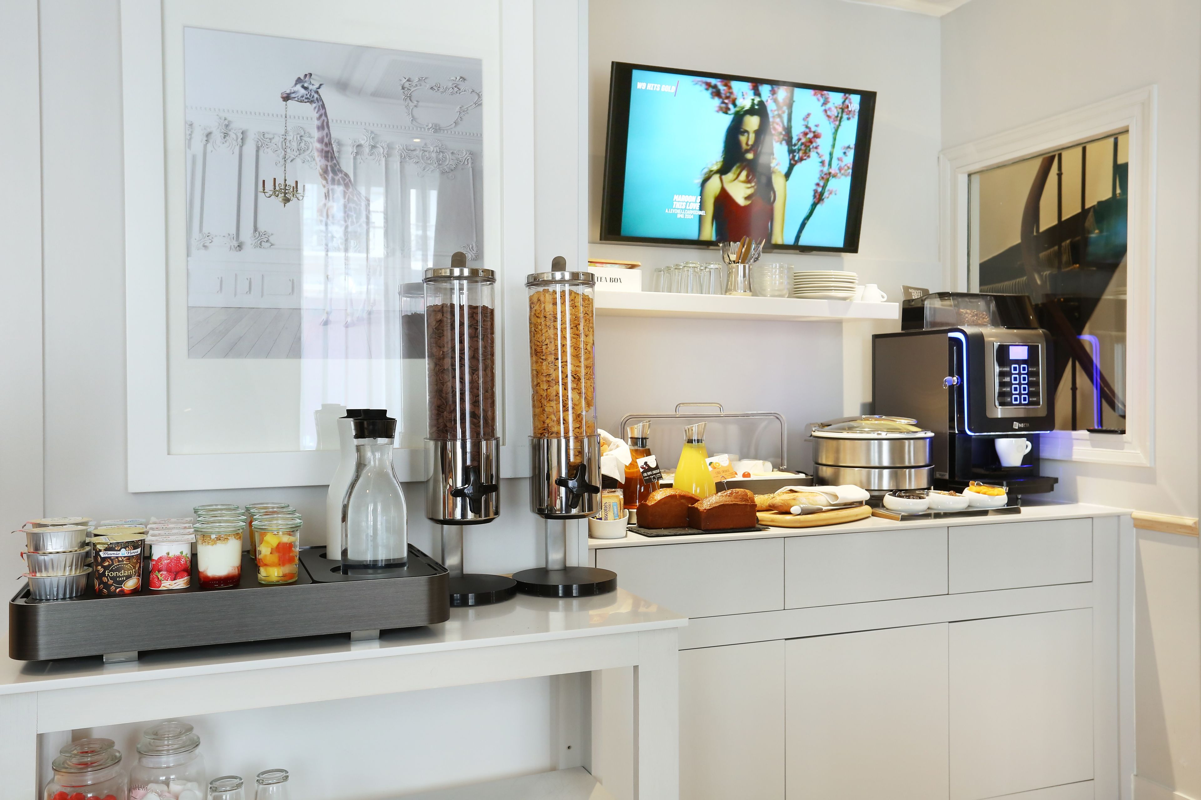 daily full breakfast (eur 12 per person)