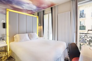 In-room safe, desk, soundproofing, iron/ironing board - Nouvel Hotel Eiffel (Paris)