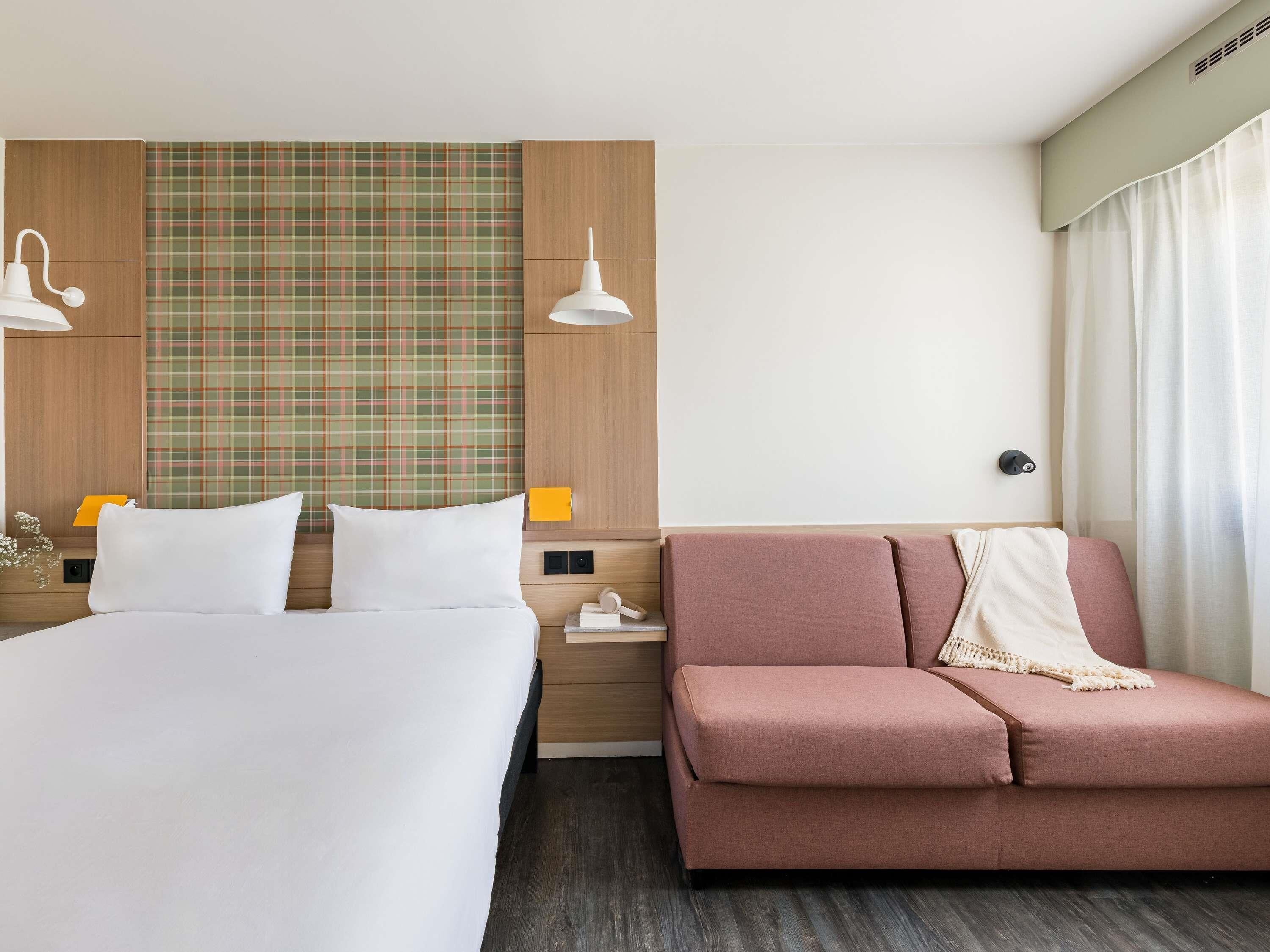 Family Room, 1 Double Bed with Sofa bed | Hypo-allergenic bedding, in-room safe, desk, laptop workspace