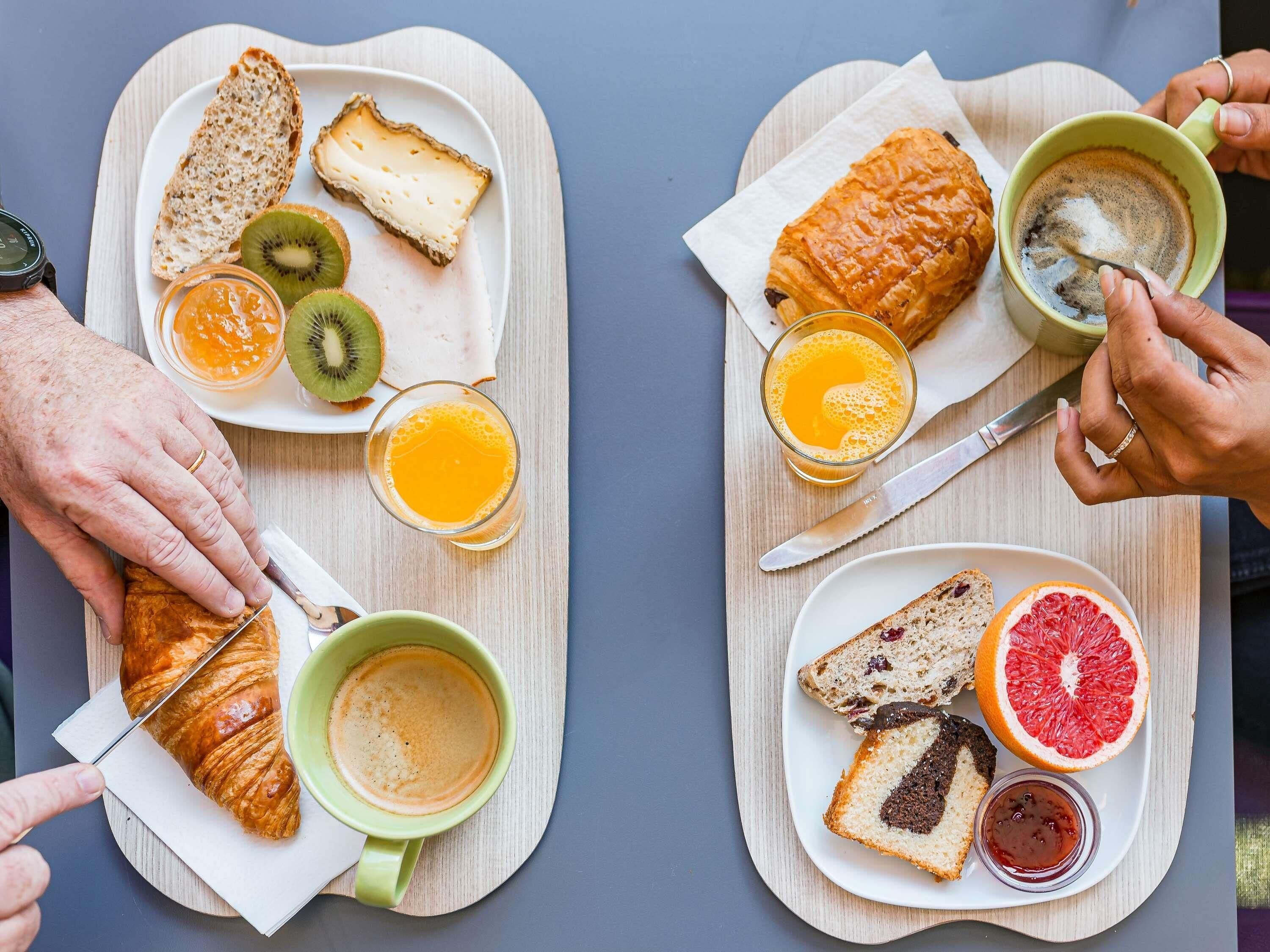 Daily buffet breakfast (EUR 13.5 per person)