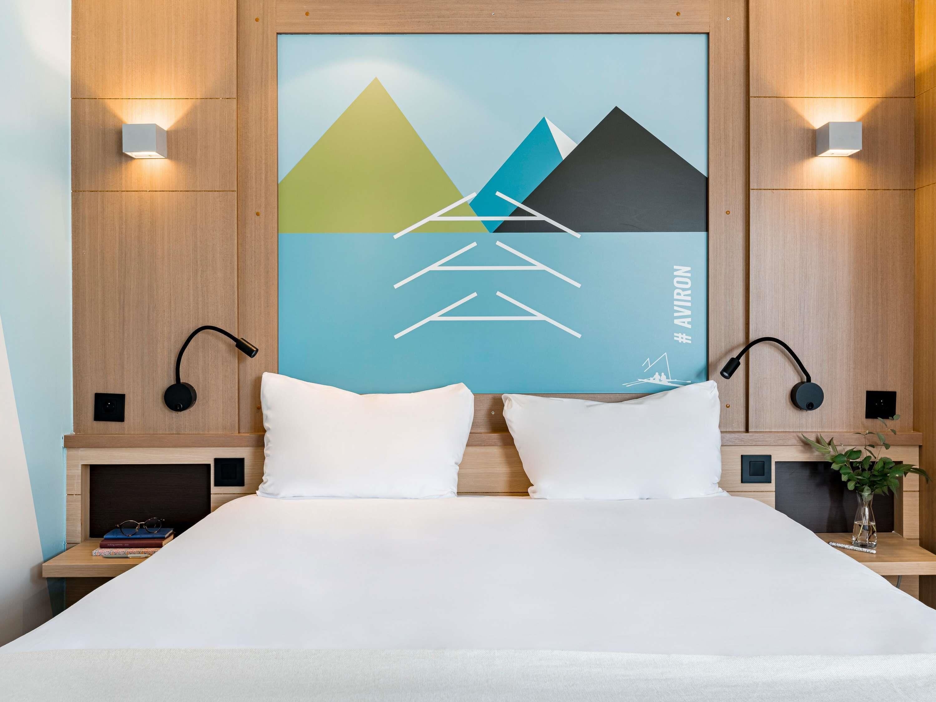 防过敏的被褥、客房内保险箱、办公桌、笔记本电脑工作区