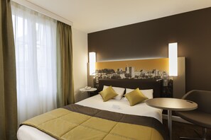Quarto clássico, 1 cama de casal | Cofres nos quartos, individualmente mobiliados, escrivaninha
