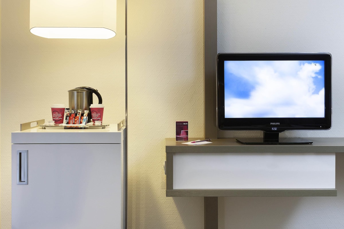 In-room safe, individually furnished, desk, blackout curtains