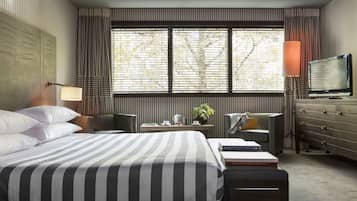 Deluxe Room | Premium bedding, minibar, in-room safe, desk