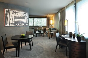 Premium bedding, minibar, in-room safe, desk - Hotel Square (Paris)