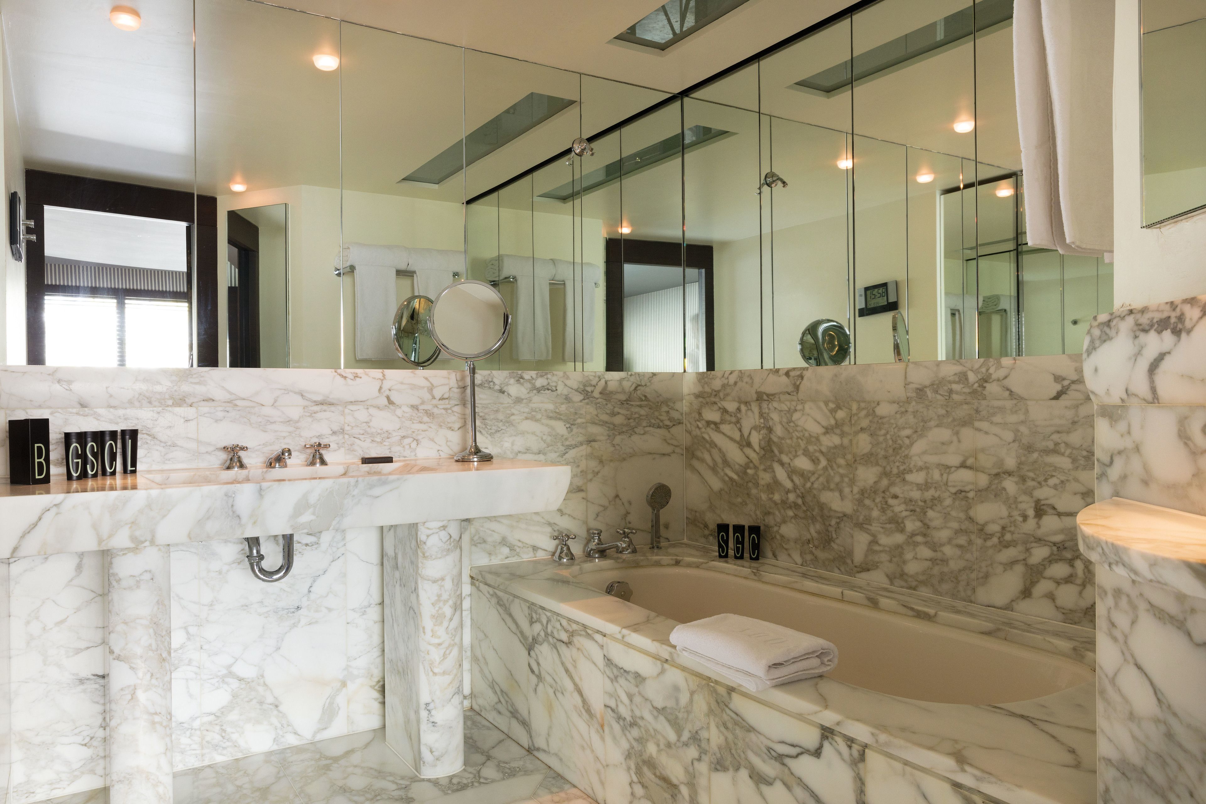 deluxe room | bathroom | combined shower/bathtub, designer toiletries, hair dryer, bathrobes