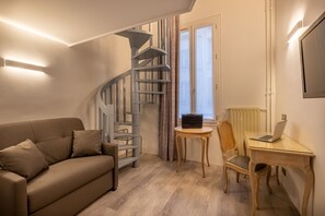Deluxe Room | 1 bedroom, premium bedding, minibar, in-room safe