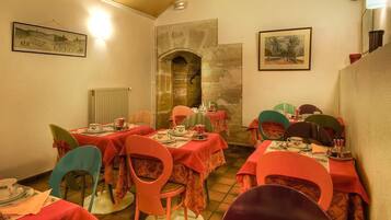 Daily continental breakfast (EUR 12 per person)