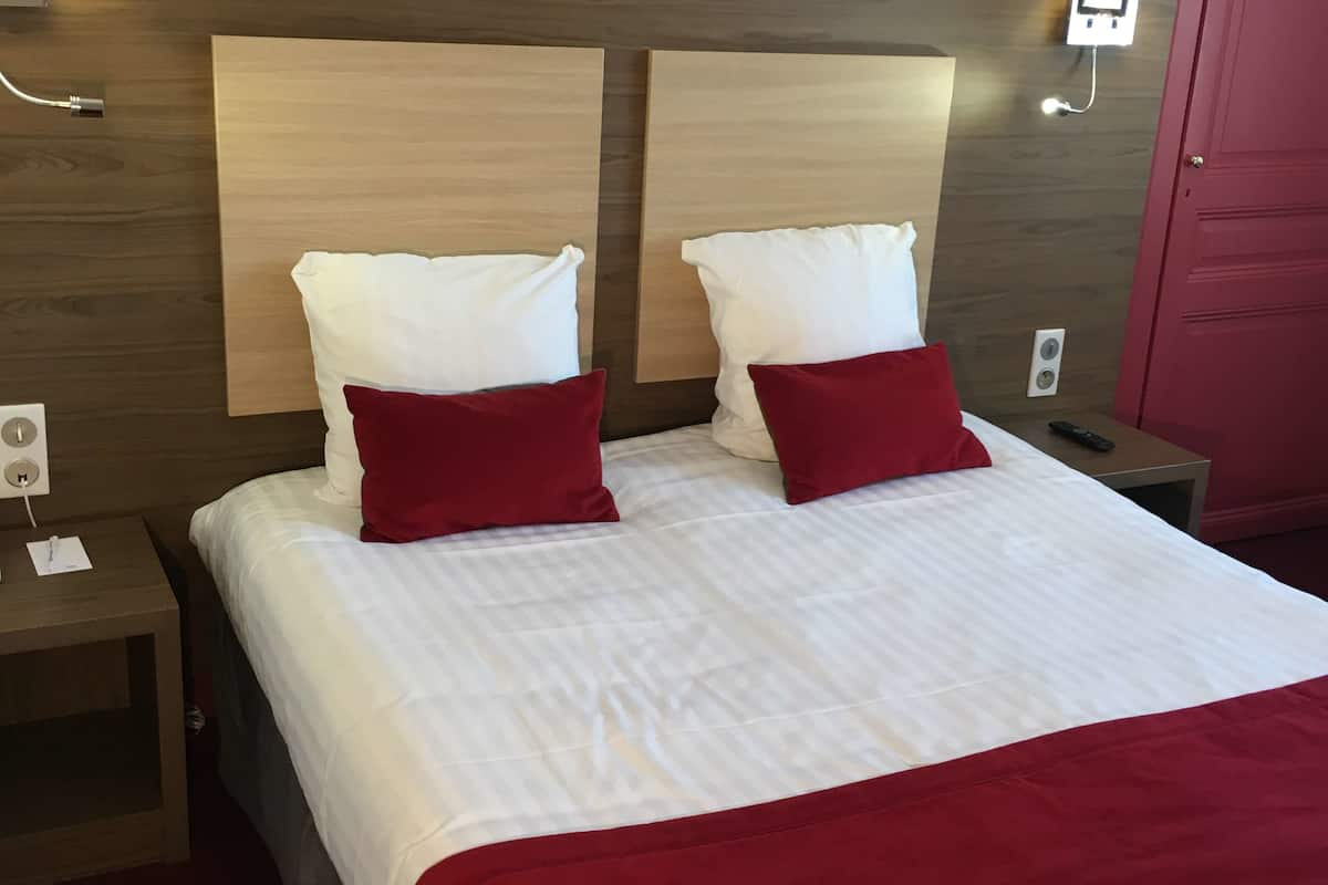 Superior Room, 1 Queen Bed, Non Smoking | Premium bedding, in-room safe, individually decorated, desk