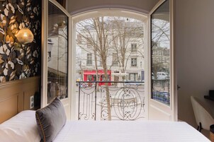 Standard Room, 2 Twin Beds, Non Smoking | Premium bedding, in-room safe, individually decorated, desk