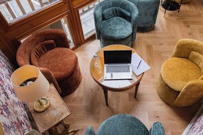 ロビー応接スペース