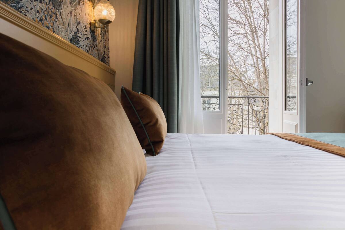 Literie de qualité supérieure, coffres-forts dans les chambres, bureau