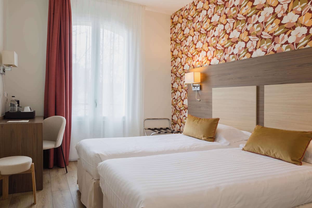 Peralatan tempat tidur premium, peti besi dalam bilik