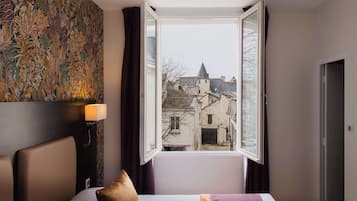 Junior suite, 1 kingsize bed, niet-roken, balkon | Luxe beddengoed, een kluis op de kamer, individueel gedecoreerd