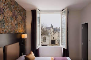Junior Suite, 1 King Bed, Non Smoking, Balcony | Premium bedding, in-room safe, individually decorated, desk - Best Western Hotel De France (Chinon)